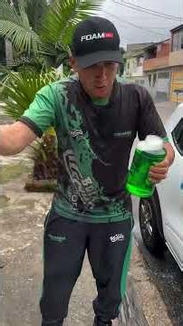 Carangas lavando um carro de outra pessoa