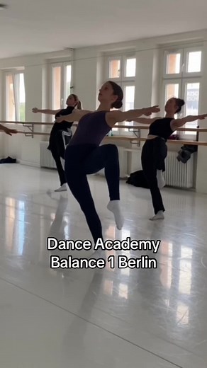 Horton class#modern #horton#dancetechnique #technique #dance#dancer#tanzausbildung #tanzausbildungberlin #tanz #tänzer #tanzakademiebalance1 #academy #danceeducation #danceprogram #inclass #tanzakademiebalance1 #dancing #balance #danza #dancas #berlindance #balance#balance1#moderndance