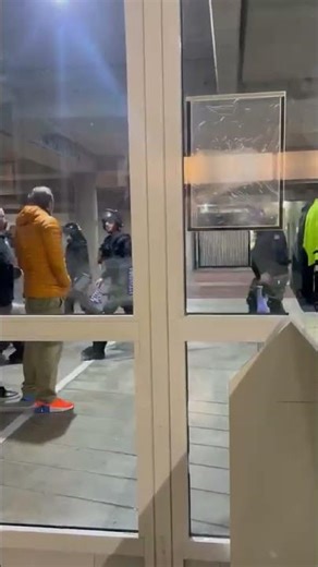 Αστυνομια στα αποδυτηρια