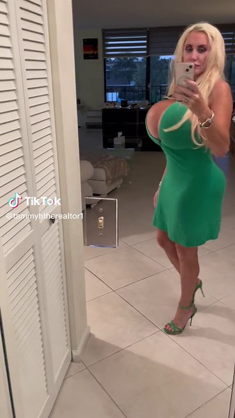 Outfit of the day love this color green! #tammyhthereator #outfit #outfitinspiration #heels #newaccount #backup