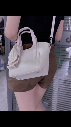 多機能レザーバックパックの魅力と使い方