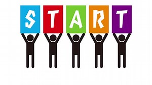 手に持ったボードを掲げてSTARTの合図の動画｜無料の動画素材サイト「動画AC」