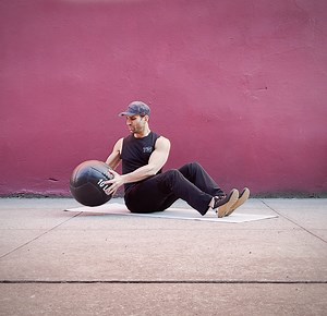 These Fun Russian Twist Variations Will Fire Up Your Obliques