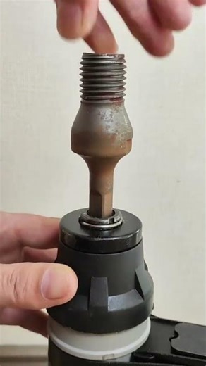 Install an adapter on the drill to install a round drill bit