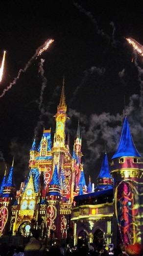 11K views · 745 reactions | Walt Disney World Fireworks Finale Tinkerbelll Takes Flight #tinkerbell #disneyworld #disney #disneyparks | Brockzilla Productions | Facebook