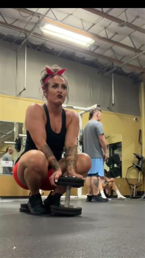 Girl Power Couch Move Challenge 💪🏼 | #MoveACouch #GirlsThatLift #FitnessGirl