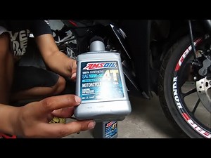 Honda CBR150r Change Oil | Amsoil 10w-40 Motorcycle Engine Oil