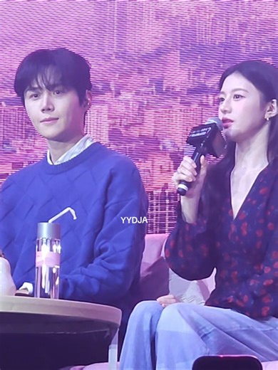 Pokoknya pas giliran Jungie yg jawab kita gk skip untuk kasih semangat 💙 @김선호 #kimseonho #goyounjung #canthislovebetranslated? #netflix #seonhohada