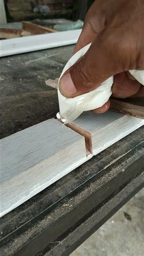Simple Trick to Straighten a Twisted Window Frame #woodworking #sorts
