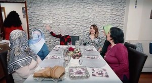 270K views · 1.4K reactions | Kayınvalideler gelinimizin menüsünü beğenecek mi? Eleştiri ve lezzetin buluştuğu #ZuhalTopallaSofrada bugün 16.00'da #FOX’ta. Sakın kaçırmayın 菱 @zuhaltopal @foxturkiye #ZuhalTopal #FOX #program #yarışma #eğlence #yenibölüm #yemek #food #sunum | ZUHAL TOPAL | Facebook