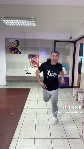 Cómo bailar la bota: coreografía explicada paso a paso