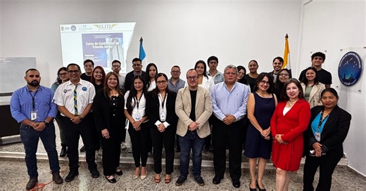 ✨✈️La Facultad de Ciencias Espaciales - UNAH inauguró el curso “Controlador de Tránsito Aéreo Inicial - Aeródromo 25A (CBATC)”, el primero en Honduras impartido por una universidad sobre control de tránsito aéreo. 🚀 Este programa cuenta con el respaldo del Centro de Instrucción Aeronáutica RAC 141 “Elite Aviators” y marca un hito en la educación aeronáutica del país. 🇭🇳✈️ #UNAHNuevaHistoria | TV UNAH