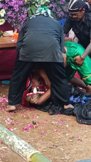 PENYEMBUHAN CAPLOK BARONG #kesurupan #kudalumping #kudakepang #videoviral