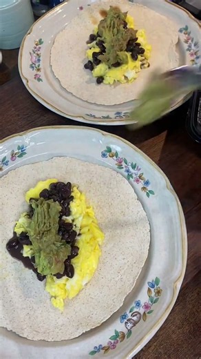 Saturday morning breakfast #saturdaybreakfast #breakfastburrito #healthybreakfastideas #healthy