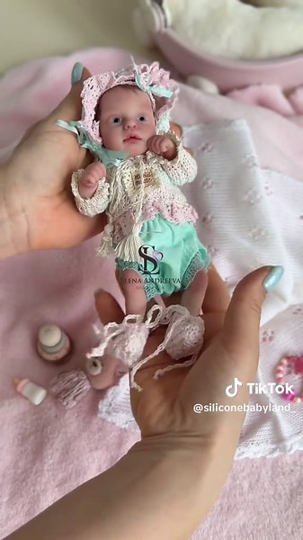 Mini Silicone Baby Dolls: Artistry and Customization