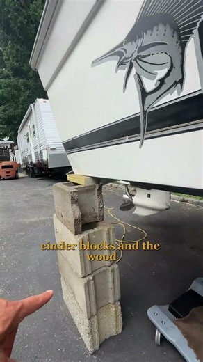 How we jacked our boat to bottom paint it