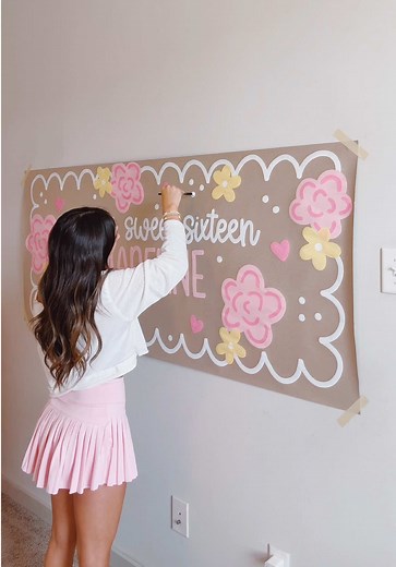 the @DecoArt Cotton Candy & Banana Cream color combo is unmatched!!💕🎂🌼✨🙌🏼🌸 #paintwithme #signsbyalex #birthdaybanner #bannerpainting #sweetsixteen