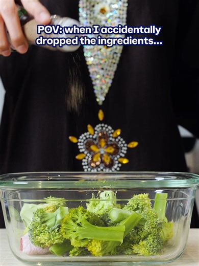 Drop, sprinkle, into the microwave and everything is all set with 𝐕𝐨𝐢𝐥𝐚 𝐆𝐥𝐚𝐬𝐬𝐰𝐚𝐫𝐞! You can prepare and serve all at once just by using one container. Get it now at http://bit.ly/MY-etupperware #TupperwareMalaysia #TupperwareMY #MyTuppLife #ilovetupperware