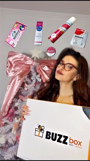 Nicoleta Visan | Content Creator & UGC on Instagram: "A venit mai târziu, dar mai bine mai târziu decât niciodată 😎 Buzzbox e cel mai tare box din România și trebuie să recunosc — cei de la Buzz chiar au făcut în decembrie o treabă super bună! Nu rata următorul lor drop, merită fiecare surpriză! #buzzboxromania #surprizebuzzbox #romaniabeauty #unboxingfun buzzbox, box, surprize, unboxing, romania, beauty, skincare, rasfat, produsepremium, cadouri, trend, lifestyle, inovatie, entertainment, cons
