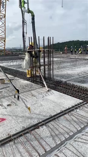 casting column head before install column#ibs #bangladesh🇧🇩 #workers #civilengineering #precaster