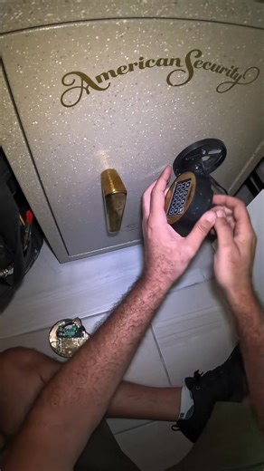 Amsec lockout, ESL 10 keypad stop working. #amsec #homesafe #battery #funnylaugh | Vault Cracker