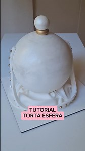 Dale un giro a tus tortas con este tutorial de forrado de torta esfera con #PastaBallina hecho por @‌julietbakery 🎂🤩 Si querés animarte a crear nuevos desafíos o formas, probar con esta torta es ideal. El paso a paso de cómo realizar una decoración para una esfera que puede servir como pelota de fútbol, cartera, perfume y muchas ideas más.Dale me gusta si te gustó este contenido y comentá cómo haces para forrar tus tortas 🎂🧁👇🏼 | Pasta Ballina Argentina