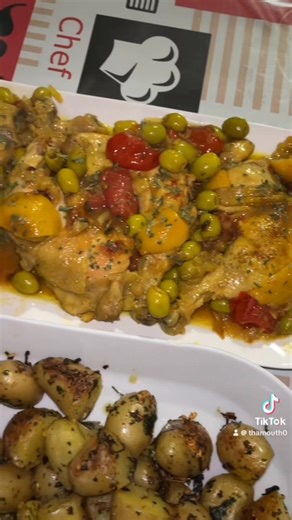 Poulet au citron, olive, tomates cerises accompagné de petites pommes de terre, sautées !🥰😍😘 | Les Secrets de Fahima