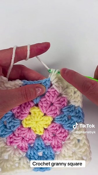 Beginner Crochet Granny Square Tutorial