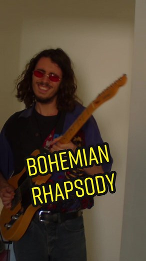 Antoine ne peut pas s’empêcher de défoncer la porte du salon quand il doit faire un solo #pourtoi #fyp #rock #guitar #bohemianrhapsody #freddiemercury #musician