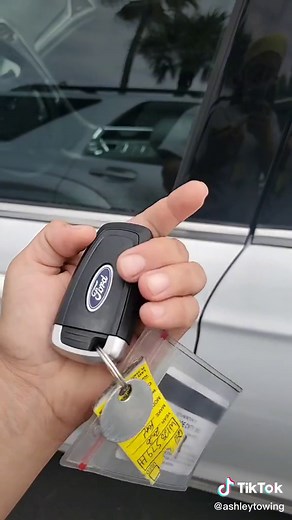 Tow Truck Battery Replacement: Accessing Cars Without Keys