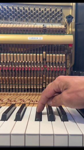 Touche de piano bloquée : cause et réparation rapide