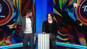 Fituesi i Eurovizion 2009, Aleksandër Ribak, poston këngën e tij të kënduar në "E diela jonë". Përshëndet edhe fituesi i Fest' 62, Mal Retkoceri #rtsh | RTSH Radio Televizioni Shqiptar