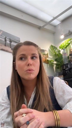 💌 Notre journaliste Louise Morice, présente hier à l’Assemblée nationale et victime d’intimidations de la part d’élus de la République, vous adresse un petit messageBeaucoup nous demandent comment nous aider. La réponse est simple, en plus de se procurer ce magazine quasi interdit : c’est de s’abonner à Frontières.Alors c’est ici, merci : https://www.frontieresmedia.fr/nos-abonnements | Frontières Média