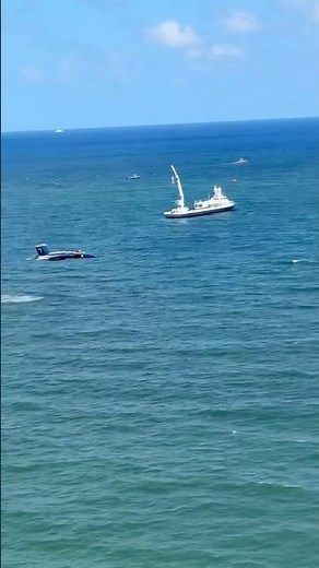 Jet wake! 🔥🌊🤩 Blue Angels low altitude high speed Solo Sneak Pass creates a wake on the water! 🌊