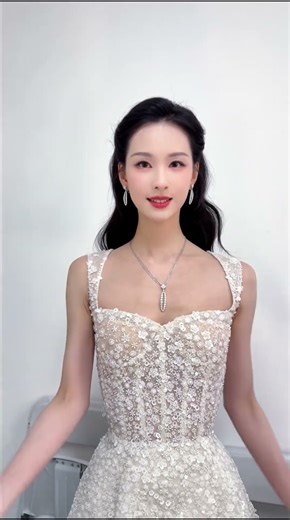 Embark on a moonlit journey with #ChenDuling ! Streaming daily at 12:00 PM (GMT+8) on YOUKU!😍