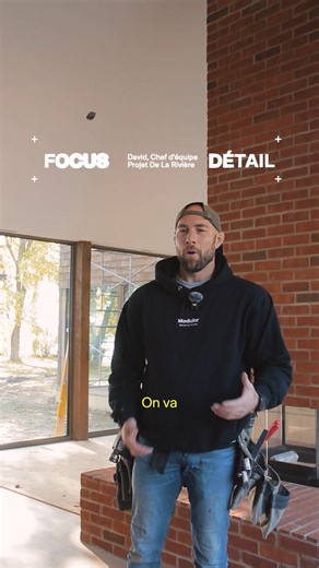 Modulor on Instagram: "Sur le chantier De la Rivière, David, chef d’équipe chez Modulor, nous parle de cette cheminée en briques suspendue, élément aussi technique qu’esthétique. Une prouesse d’exécution qui semble flotter dans l’espace, et qui redéfinit la pièce autour d’elle. Structure, ancrage, finition… on vous montre tout dans notre nouvelle capsule de notre série FOCUS + DÉTAIL. - On the De la Rivière site, David, team lead at Modulor, walks us through a floating brick chimney, both a tech