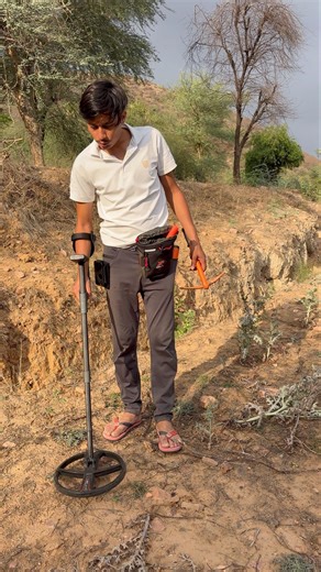Metal detecting in India #metaldetecting #treasurehunt #findgold #shortsfeed #viralshorts