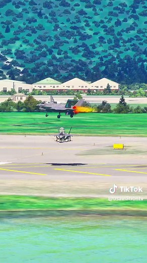 US Jet F-35 have an Emergency Engine Fire and landing #aviation #usa #f35 #emergency