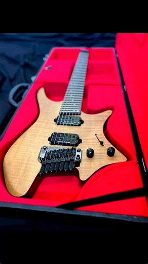 MULTI-SCALE 7-STRING CUSTOM Parts Used - 1 mahogany guitar body - 3 maple guitar necks - Multi-Scale necks - Rosewood fingerboard - This system - Inlay pattern request - Repainting color request - Matte finish - 24-piece frets (rust-resistant) - Multi-Scale nut type - Cosmo 7-string up-and-down multi-scale tremolo - Seymour Duncan bridge pickup (passive) - Seymour Duncan neck pickup (active) - Electronic passive/active - 3-way switch - 500k potentiometer - 500k tone - Cosmo metal potentiometer k