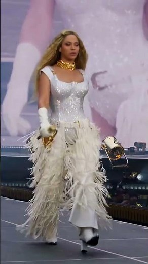 Beyoncé Slays Cowboy Carter Tour with Epic Rodeo Vibes! 🤠🔥