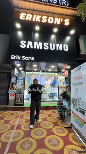 JAMSHEDPUR || Blogger 🤲🌙🙏 on Instagram: "📱⚠️ Mango walo, ATTENTION! ⚠️📱 Naye saal me phone lene ka plan hai na? ❌ Toh yeh reel MISS karna = bada nuksaan 😳 💥 ERIK SONS MOBILE – Dimna Road, Mango laaya hai naye saal ka MEGA DHAMAKA OFFER 🎉 ✅ 6 MONTHS ka SCREEN / REPLACEMENT ✅ 😱 PURE 2 SAAL KI WARRANTY Chahe aap lo 👇 📱 iPhone 🍎 📱 Samsung 📱 Oppo • Vivo 📱 Realme • Motorola 💯 Budget phone ho ya flagship 👉 OFFER sab par available hai 🔥 📍 ERIK SONS MOBILE Dimna Road, Mango – Jamshedpu