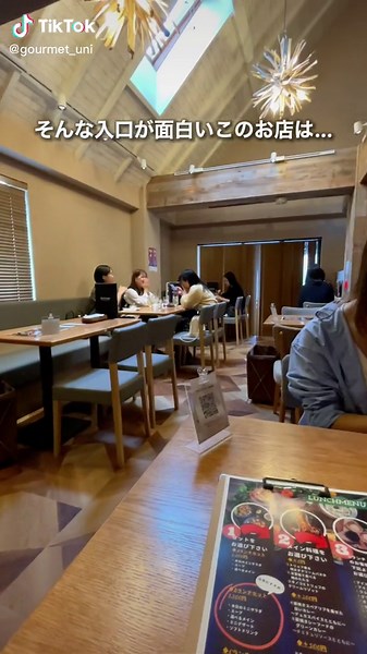 横浜シーフードバルで海鮮丼ランチを楽しむ