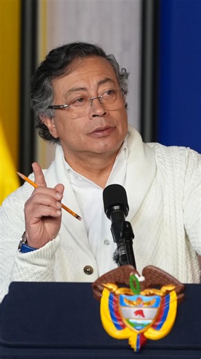 Gustavo Petro on Instagram: "El software ‘Lucía’, con el que se hacen los registros de importaciones, se detecta el contrabando y se controlan los impuestos que entran, está hecho para robar. Permite la fuga de dineros porque no permite el control. Los resultados de las auditorías llegan a billones de pesos: una enorme fraudulación del erario."