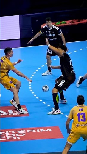 Close your legs 😶‍🌫️ #handball #håndbold #ehfcl #clm