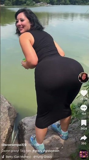 Woe senpai twerking