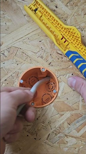 JOKARI XL simplifies #stripping of #cables (e.g. #NYM) in cavity wall boxes
