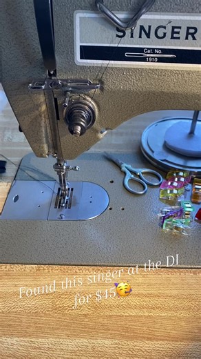Trying to get familiar with my Singer 20u33. Sewing my first vinyl bag too🥴Wish me luck🍀. #smallbusiness #bags #sewingmachine #creativity