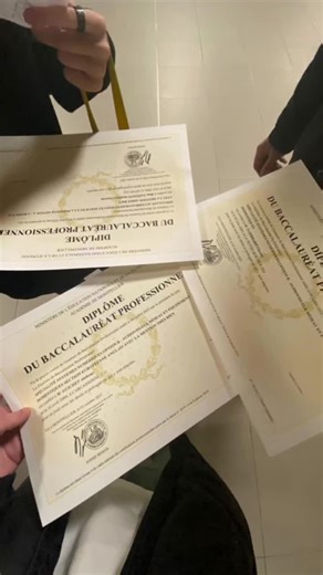 Calcule tes notes de bac 📔. 🎯 Mon objectif ? T’aider à comprendre, réviser efficacement et réussir ton bac avec confiance 💪 Abonne-toi et n’hésite pas à partager le compte avec tes camarades 💬. #bacproassp #revisionassp #ficherevision #astucesbac #quizassp #reussitebac #entraideassp #methododetravail #revisionbac #assp2025 #lyceeprofessionnel #aideassp #bacpro #fyp #pourtoii #bac2025 #bac