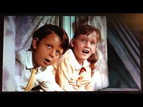 Mary Poppins (1964) - Flying Nannies