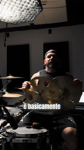 Marvin Tabosa on Instagram: "Sabe aquele som meio “sujo”, com aquele STCCCC que corta a mix de um jeito agressivo e ao mesmo tempo musical? Então… isso é o STACK. E quando você testa um stack bom, ele muda a forma como você enxerga o kit inteiro. Esses dias eu estava experimentando um prato da série DNA 17” e fiz um teste meio doido. Mostrei pro Chico, ele olhou, deu aquele sorriso de “já sei o que fazer”… e como sempre: acertou em cheio. Nasceu um stack com uma personalidade absurda. Muita gent